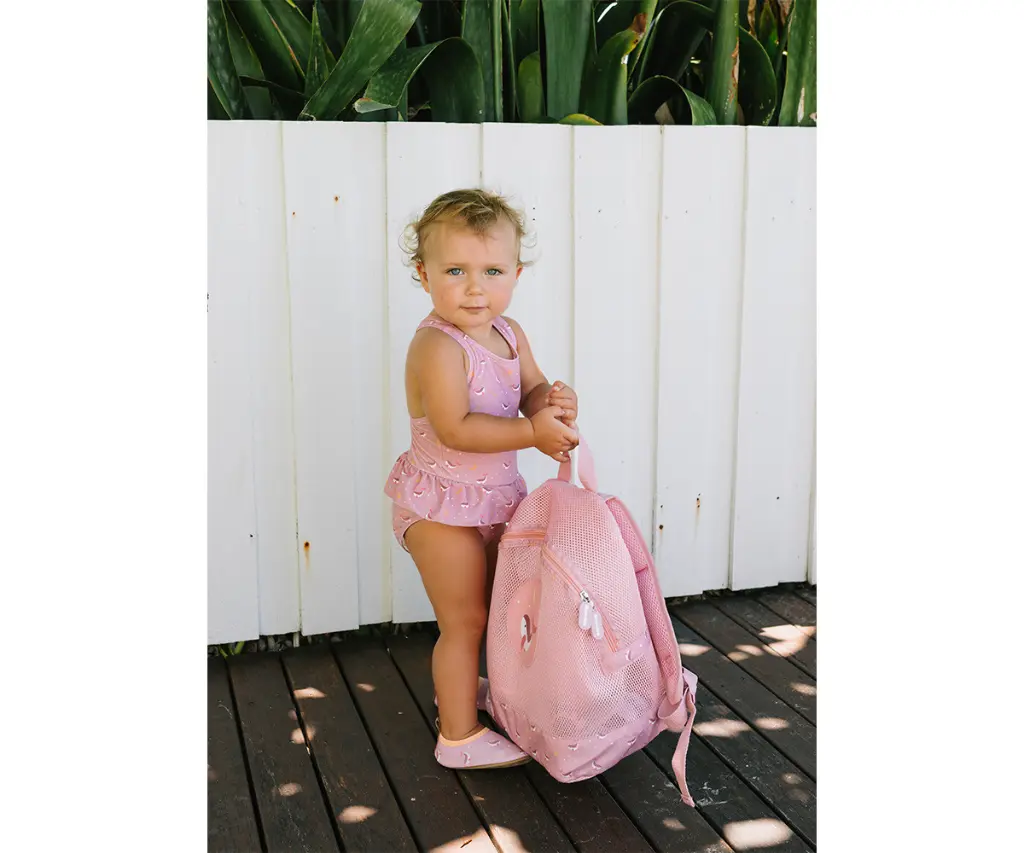 Mochila playa ballena rosa 1.webp