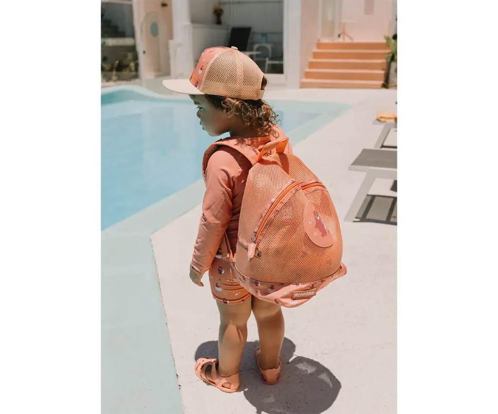 Mochila playa oso 3.webp