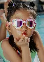 Gafas corazón petalos 4.webp