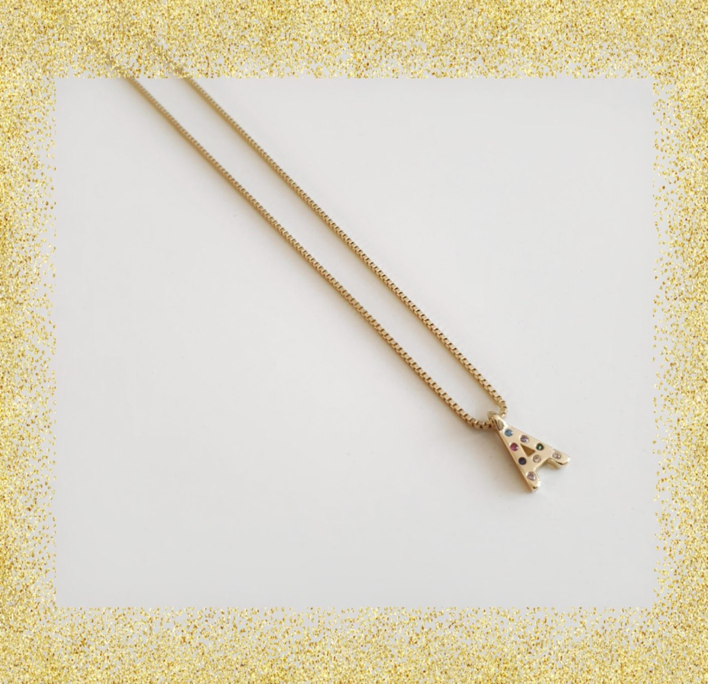 [coll806-a] Collar con inicial oro ThäiBa (A)